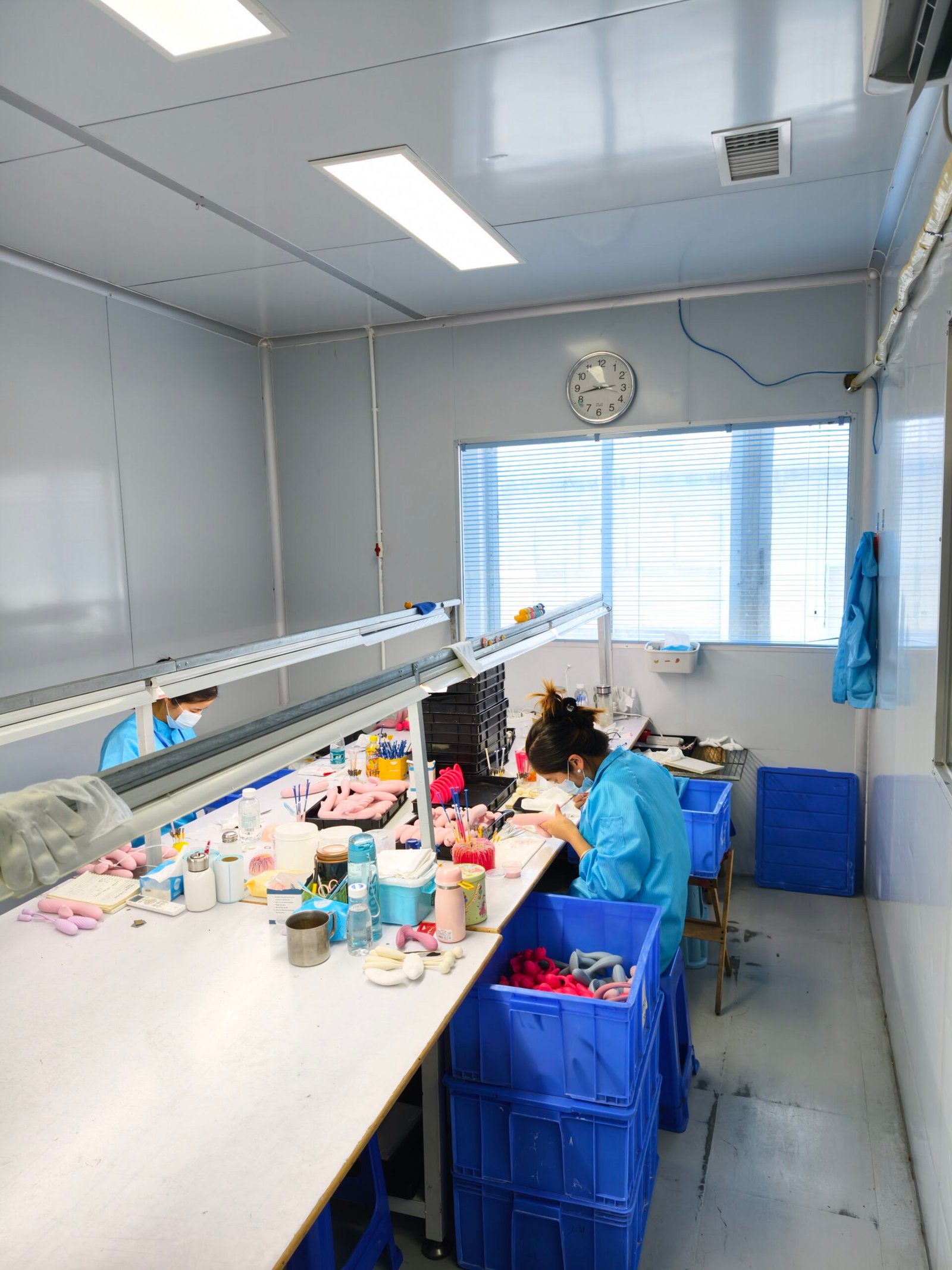 Air-pulse vibrator sample testing and bulk production quality control